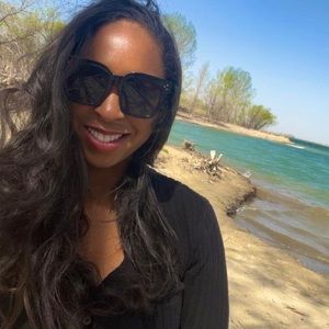 Meet your Posher, Linzi